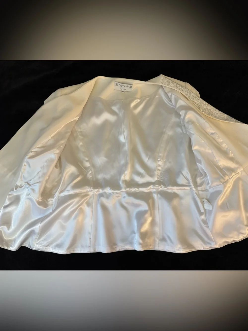 Lily & Taylor White Studded Lined Hook & Eye Short Jacket Long Sleeve Size 22